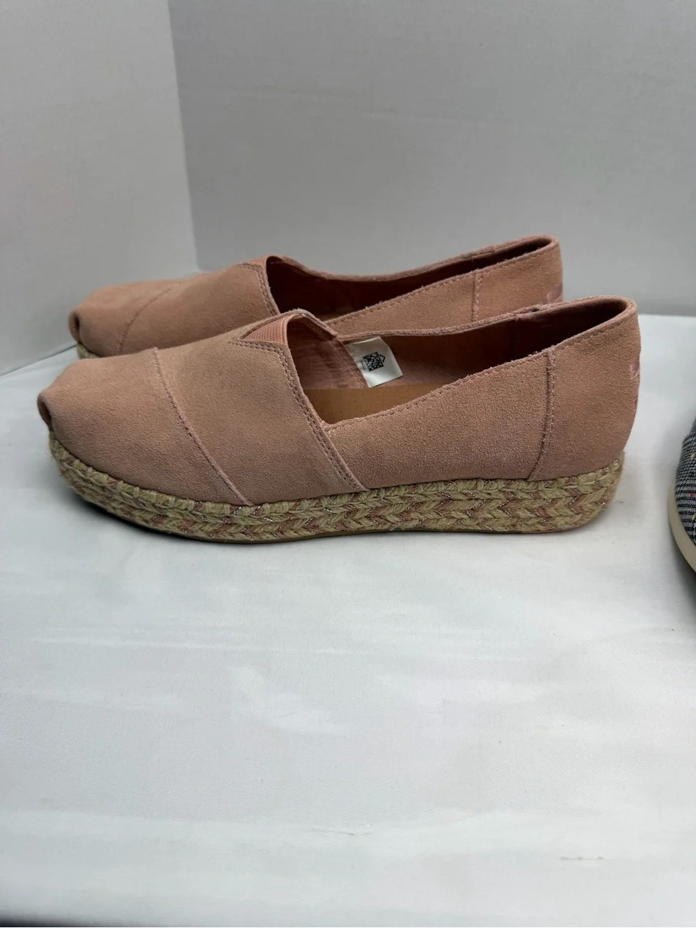 Toms pair women